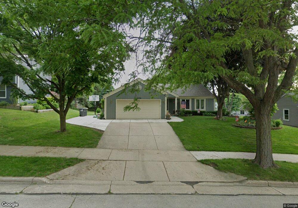 2004 Fieldcrest Ln, Waukesha, WI 53186 - photo 1