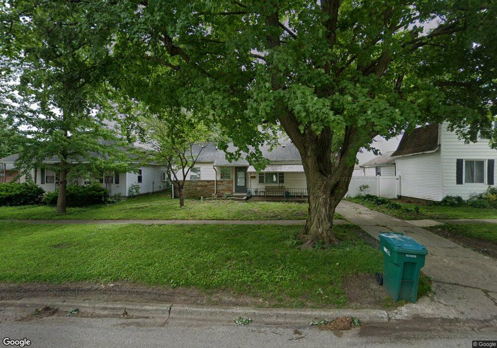 912 N 10th St, Mattoon, IL 61938 - photo 1
