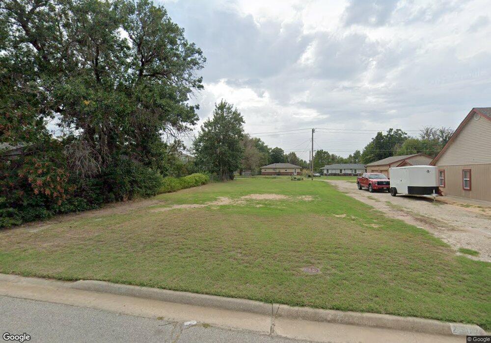 2513 E Walnut Ave, Enid, OK 73701 - photo 1