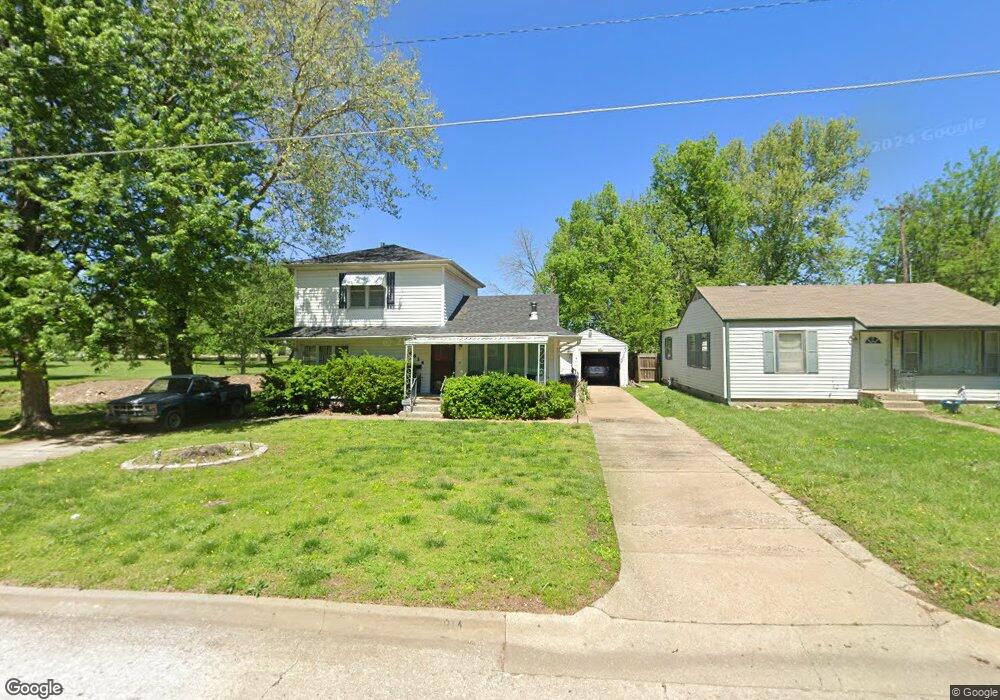 2814 SW 11th St, Topeka, KS 66604 - photo 1