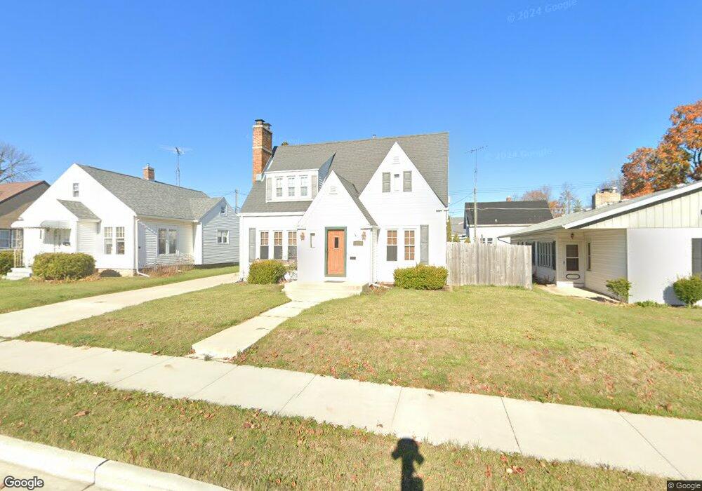 1706 Waldo Blvd, Manitowoc, WI 54220 - photo 1