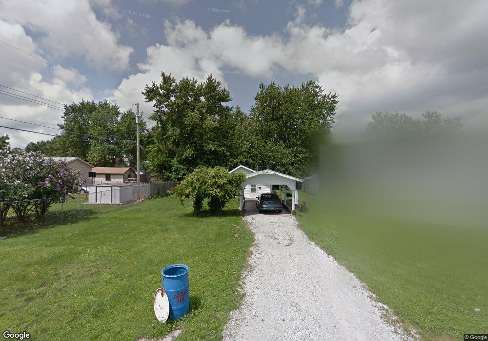 715 N 28th St, Mattoon, IL 61938 - photo 1