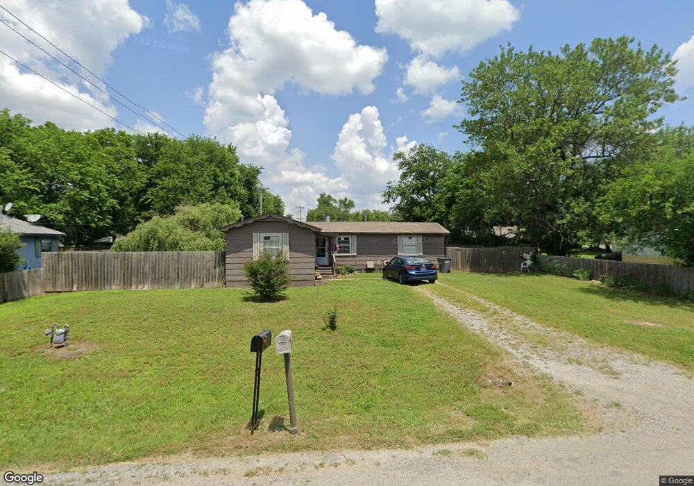 516 W Clay St, Chouteau, OK 74337 - photo 1