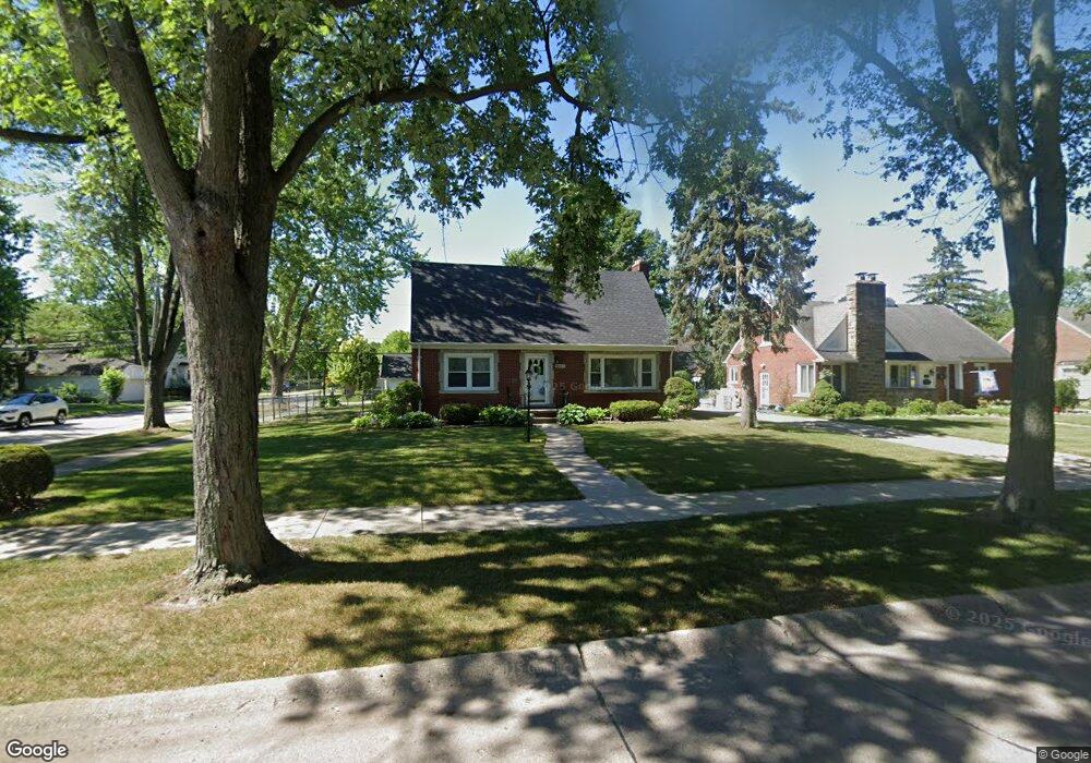 1683 Hawthorne Rd, Grosse Pointe Woods, MI 48236 - photo 1