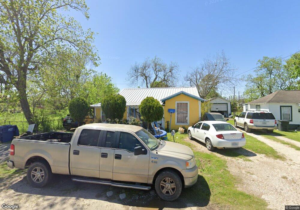 1704 Avenue H, Bay City, TX 77414 - photo 1