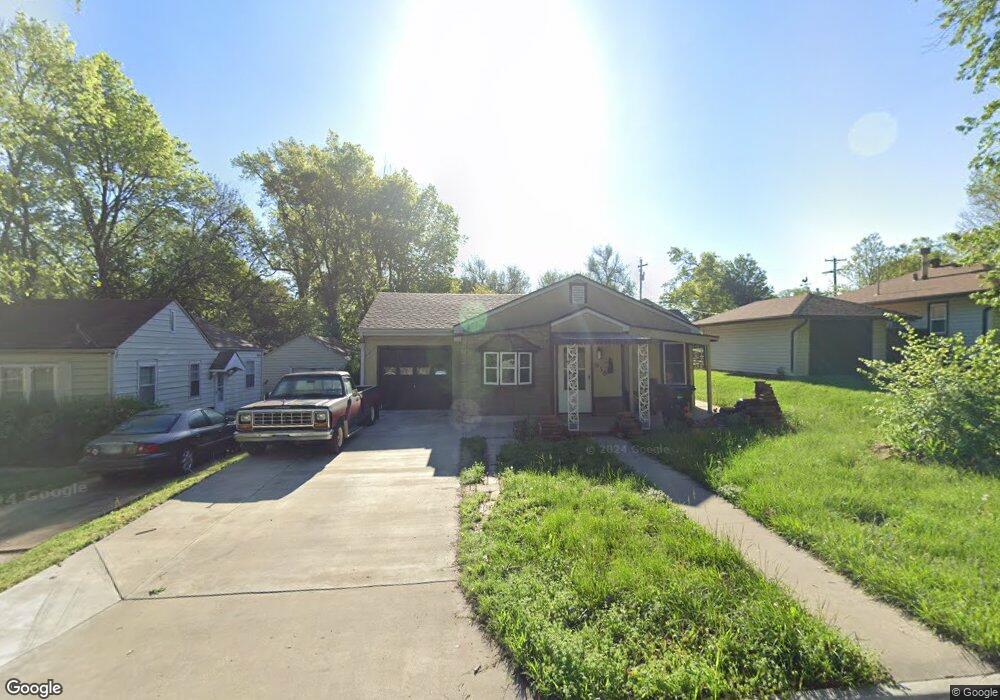 936 SW Saline St, Topeka, KS 66606 - photo 1