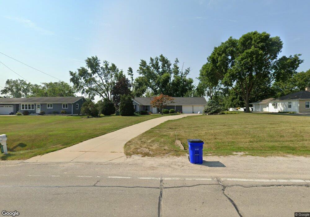 3523 F Ave NW, Cedar Rapids, IA 52405 - photo 1