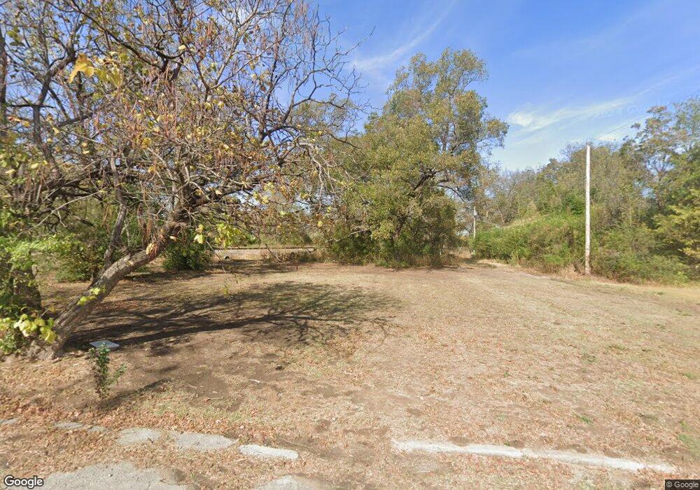 621 W 12th St, Okmulgee, OK 74447 - photo 1