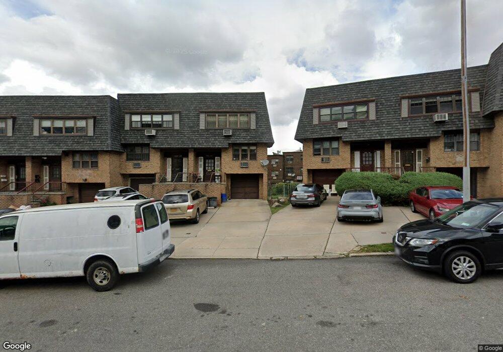 24025 70th Ave unit 1, Little Neck, NY 11362 - photo 1