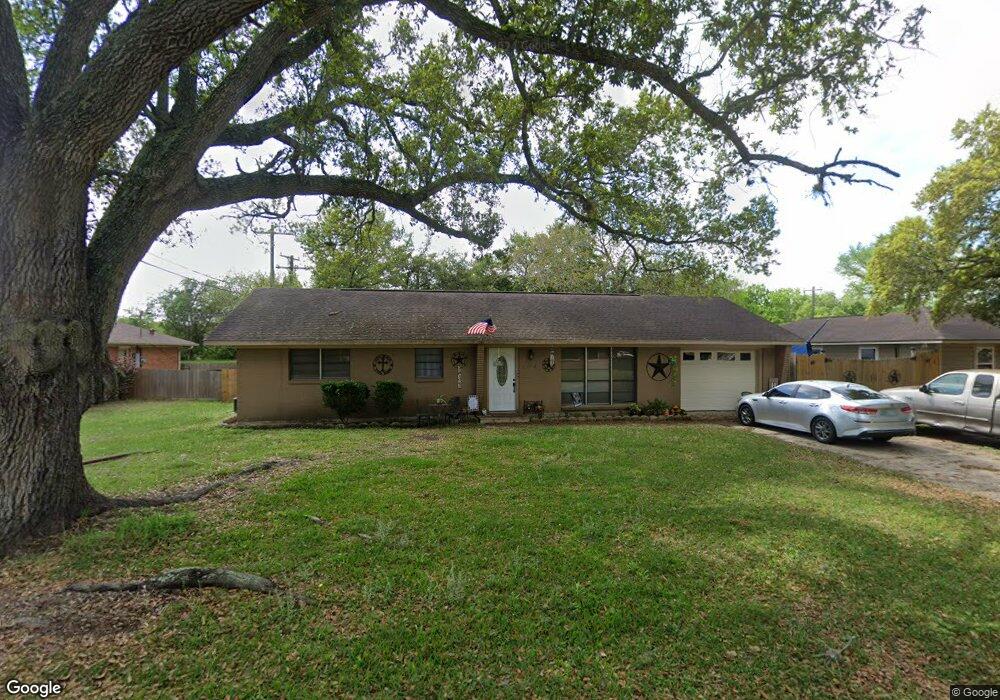 2304 Hillcrest Dr, Bay City, TX 77414 - photo 1