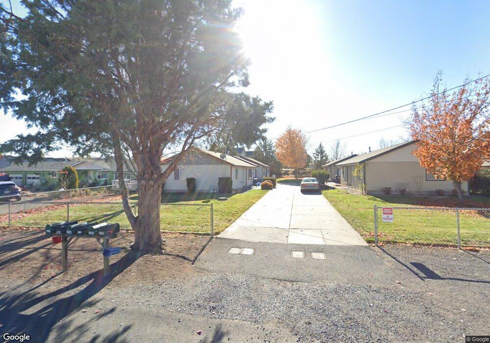 2132 SW Reindeer Ave, Redmond, OR 97756 - photo 1