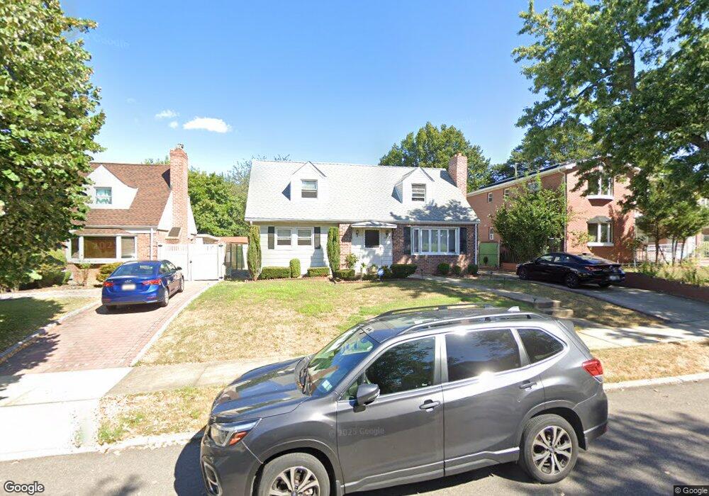 24571 63rd Ave, Little Neck, NY 11362 - photo 1