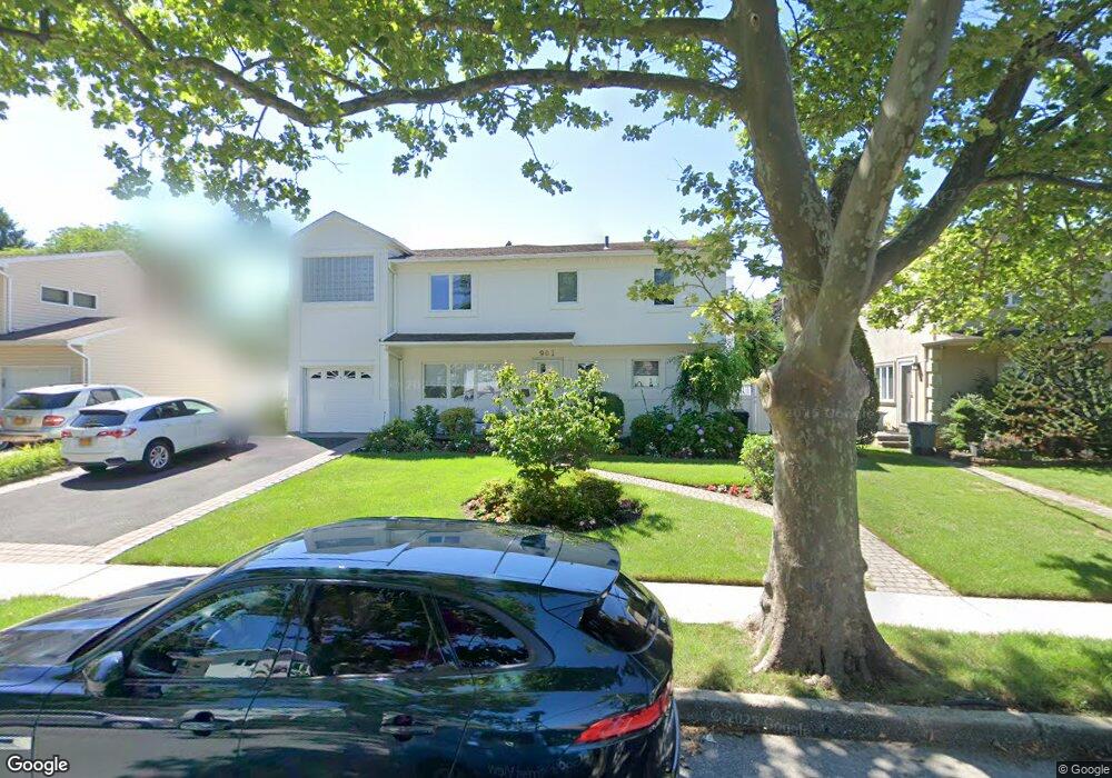 901 Cedarhurst St, Valley Stream, NY 11581 - photo 1
