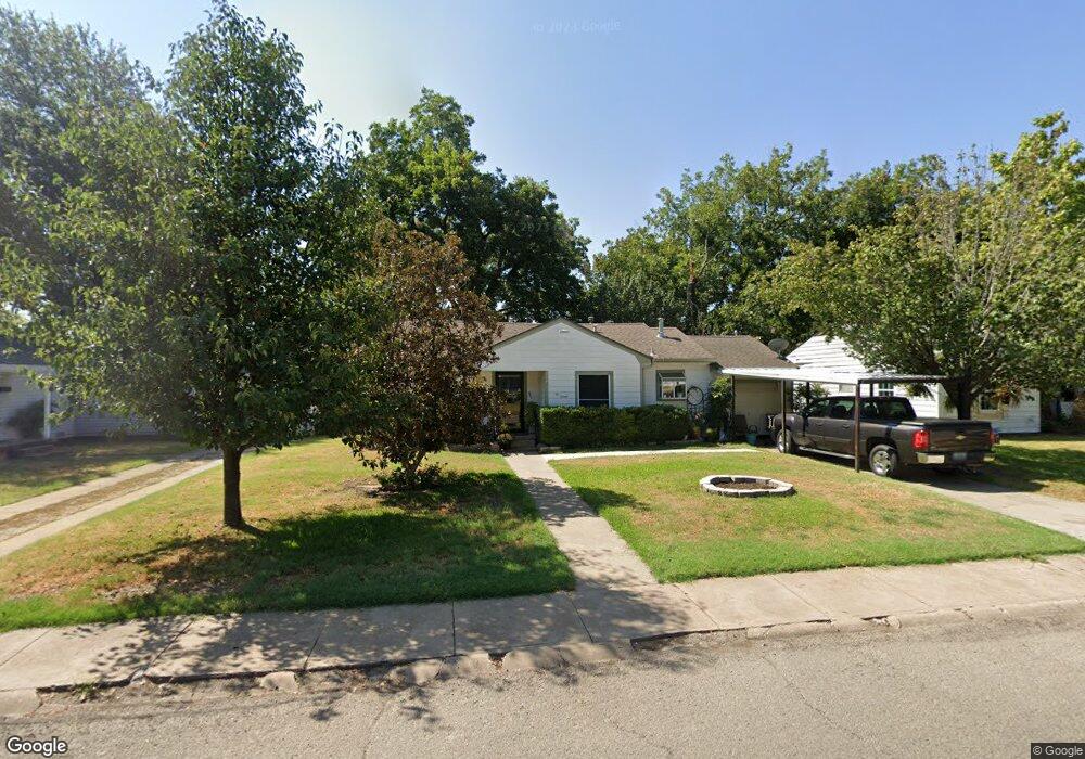 220 E Boyd St, Bonham, TX 75418 - photo 1