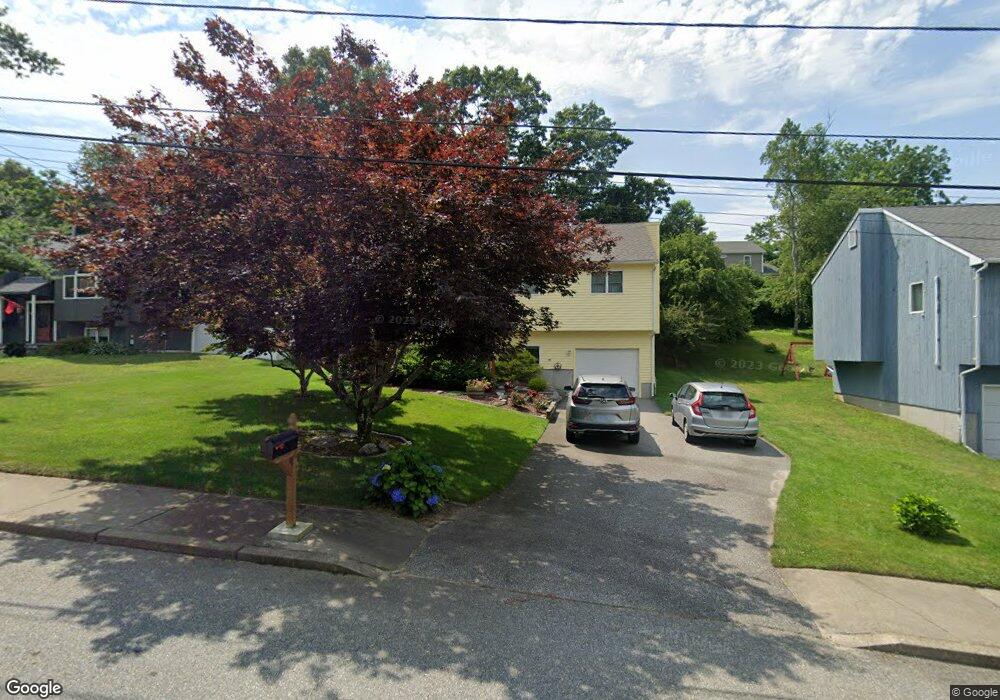 27 Woodcrest Ct, Cranston, RI 02921 - photo 1