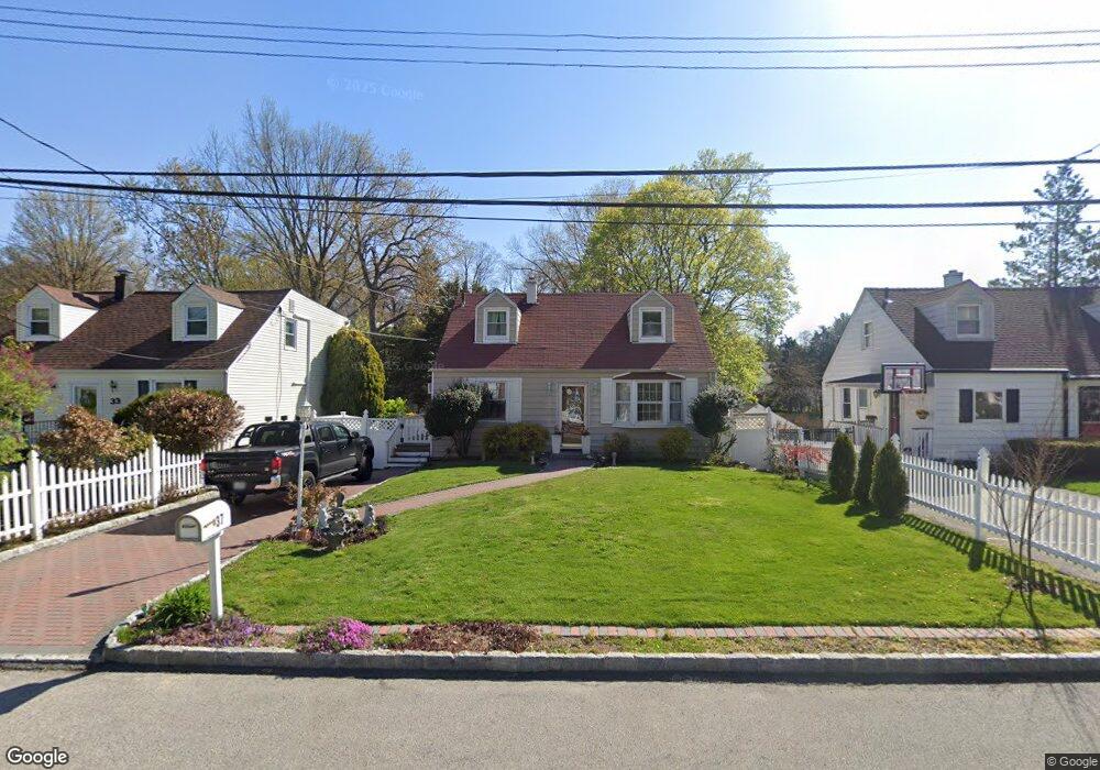 37 Cantitoe Rd, Yonkers, NY 10710 - photo 1