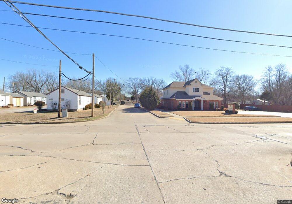 306 W Claremore St, Claremore, OK 74017 - photo 1