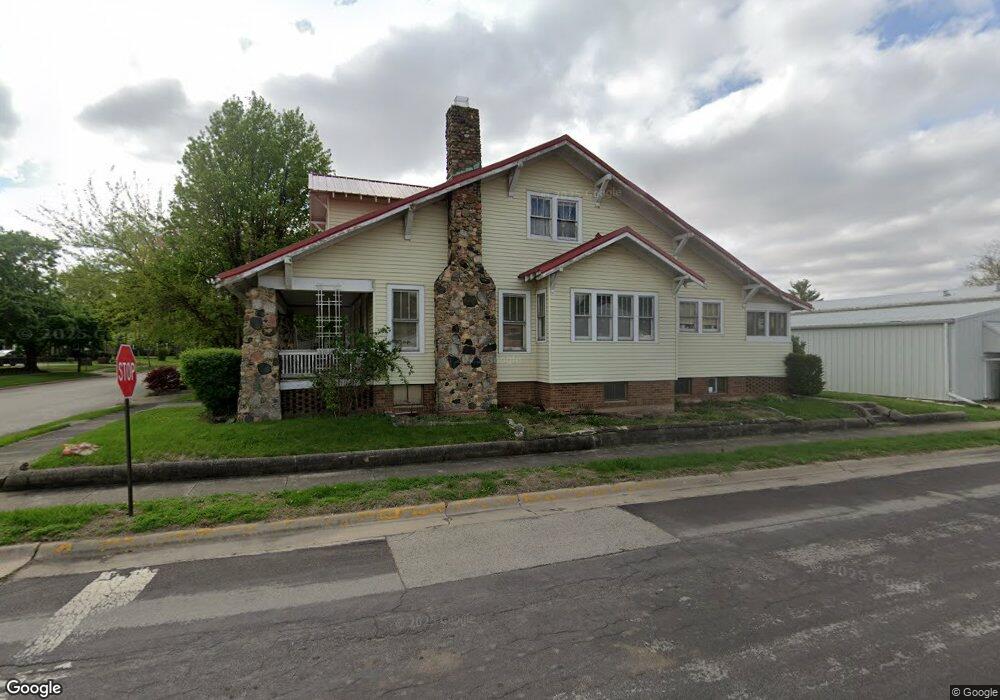 901 Tremont St, Lincoln, IL 62656 - photo 1