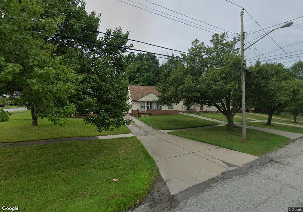 17240 Mccracken Rd, Maple Heights, OH 44137 - photo 1