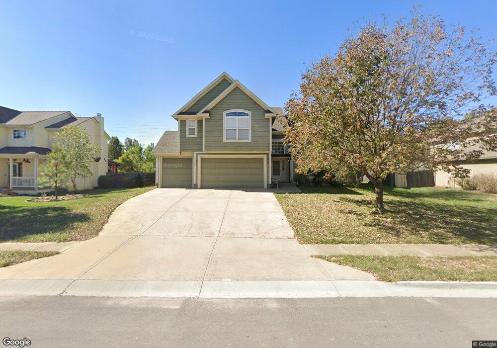 702 Cedar Ridge Dr, Raymore, MO 64083 - photo 1