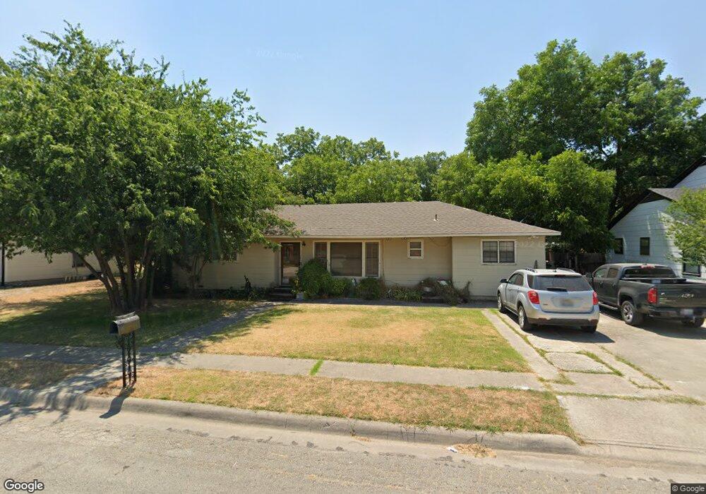 1813 N Culberson St, Gainesville, TX 76240 - photo 1