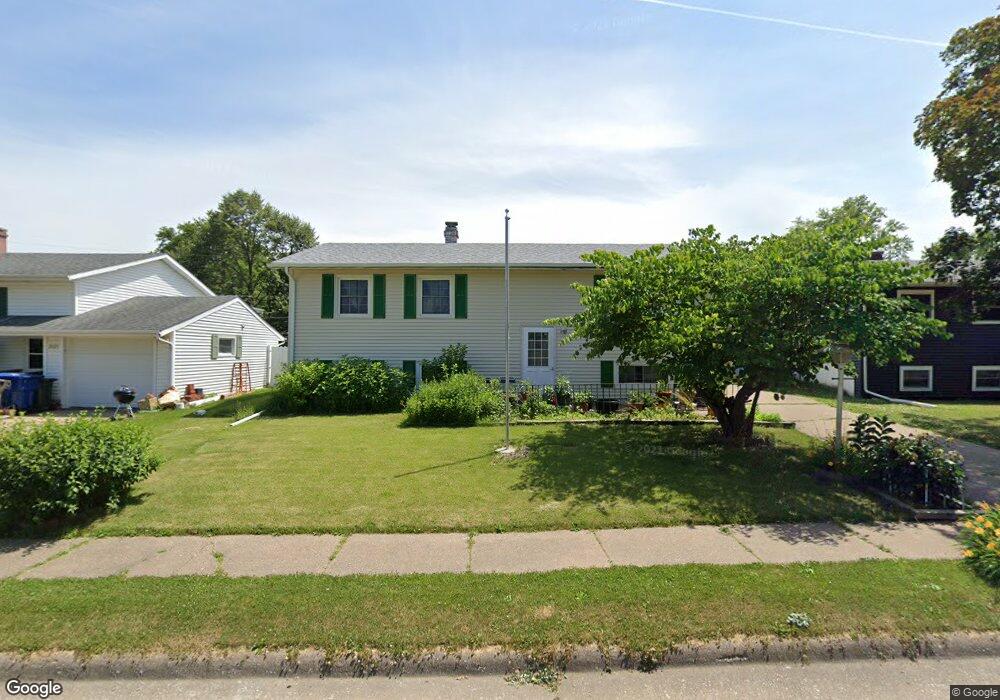 1827 W 70th St, Davenport, IA 52806 - photo 1