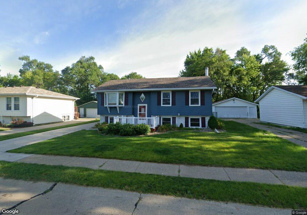1754 W 55th St, Davenport, IA 52806 - photo 1