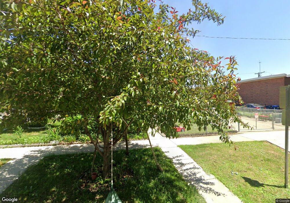 2015 Pine St, Des Plaines, IL 60018 - photo 1