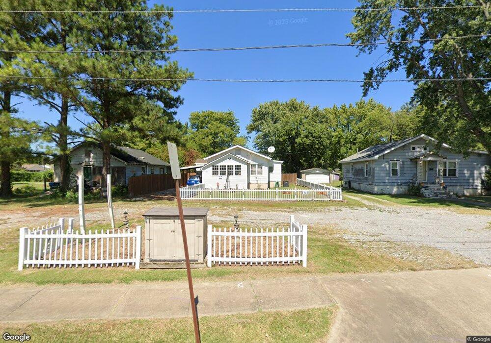 624 W Church St, Harrisburg, IL 62946 - photo 1