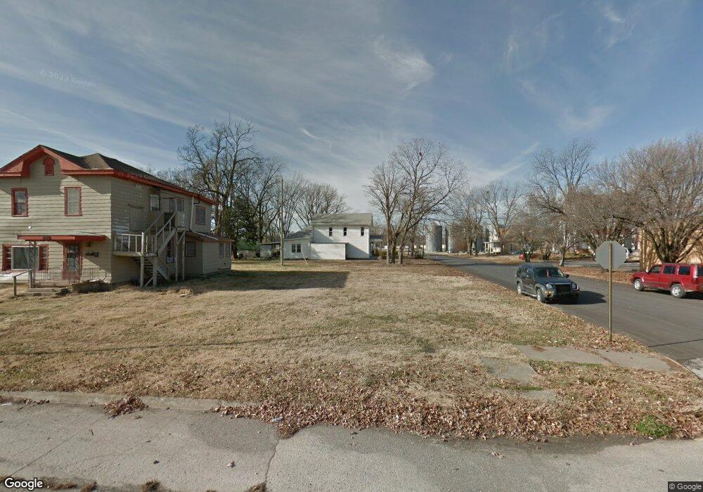 320 N Central Ave, Parsons, KS 67357 - photo 1