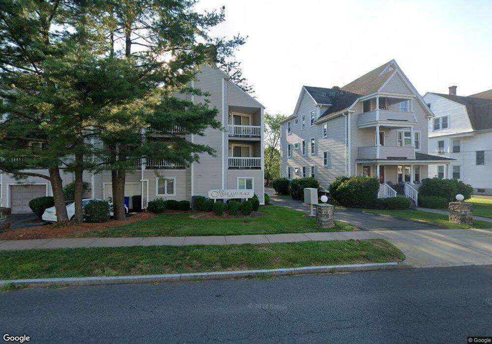 126 S Highland St unit 126, West Hartford, CT 06119 - photo 1