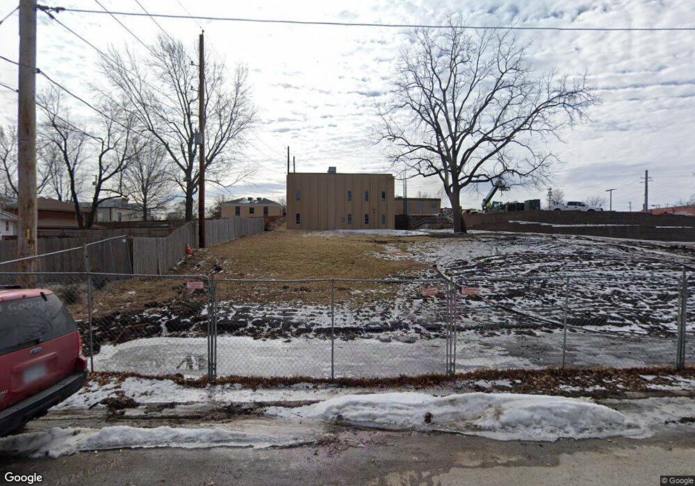 902A NW Summit St, Blue Springs, MO 64015 - photo 1