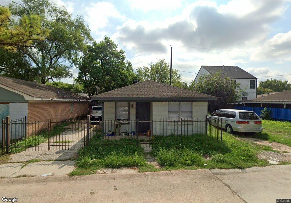 4518 Pecan Park Cir, Houston, TX 77018 - photo 1