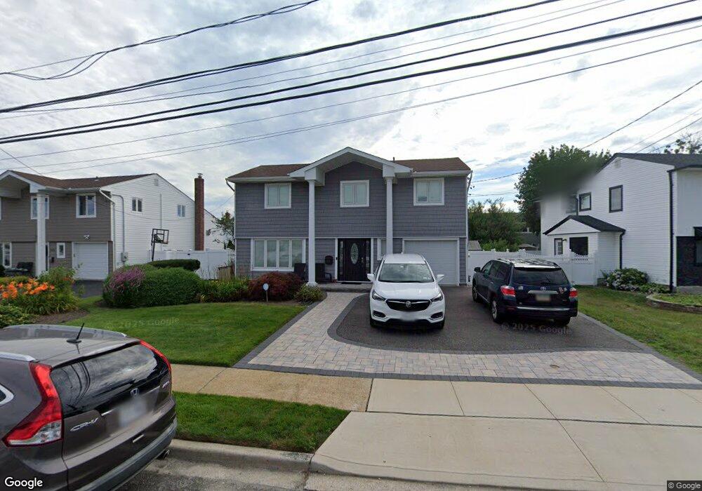3059 Seaview Ln, Bellmore, NY 11710 - photo 1
