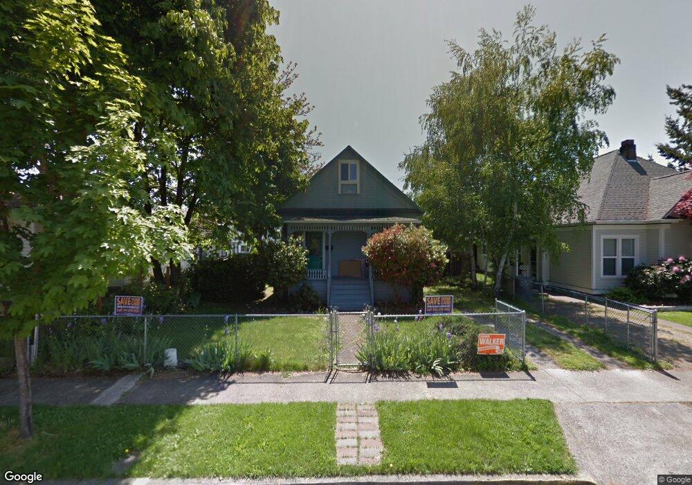 407 NW C St, Grants Pass, OR 97526 - photo 1