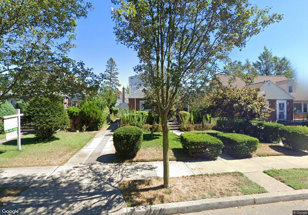 8241 265th St, Glen Oaks, NY 11004 - photo 1