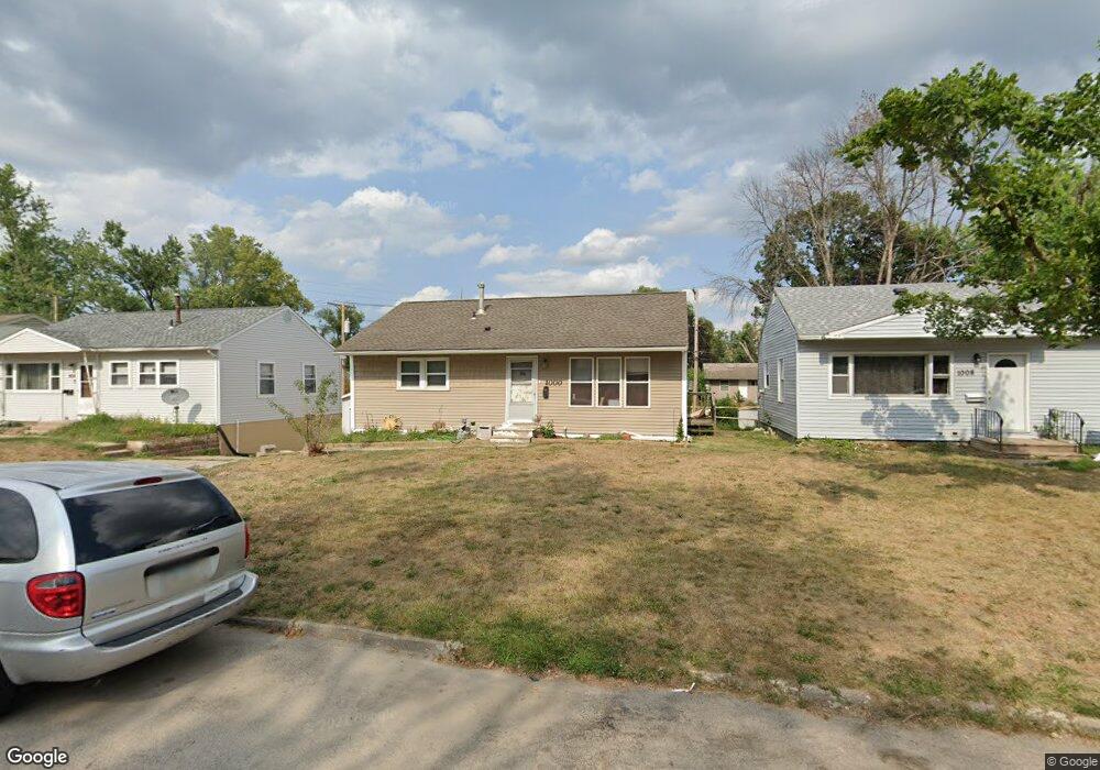 1000 38th St SE, Cedar Rapids, IA 52403 - photo 1