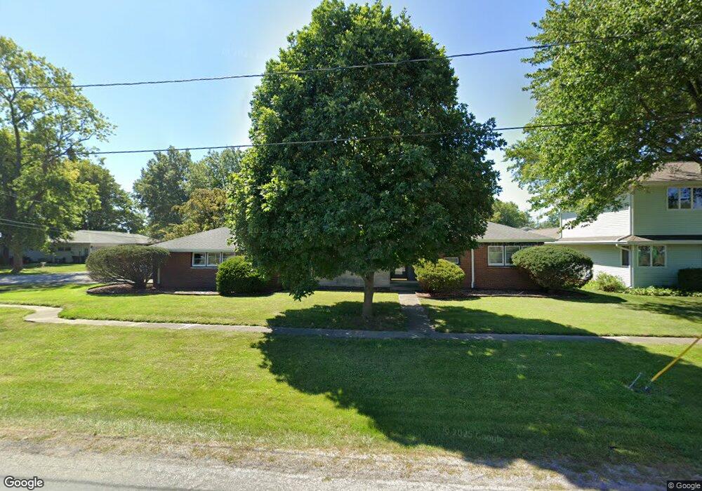 811 E Van Allen St, Tuscola, IL 61953 - photo 1