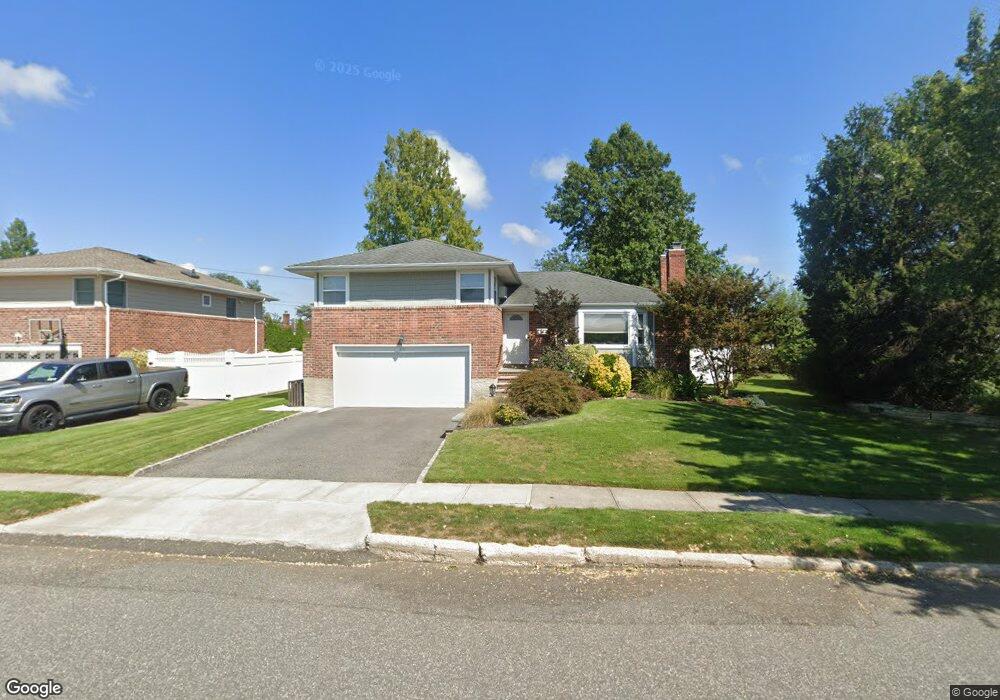 30 Pasadena Dr, Plainview, NY 11803 - photo 1