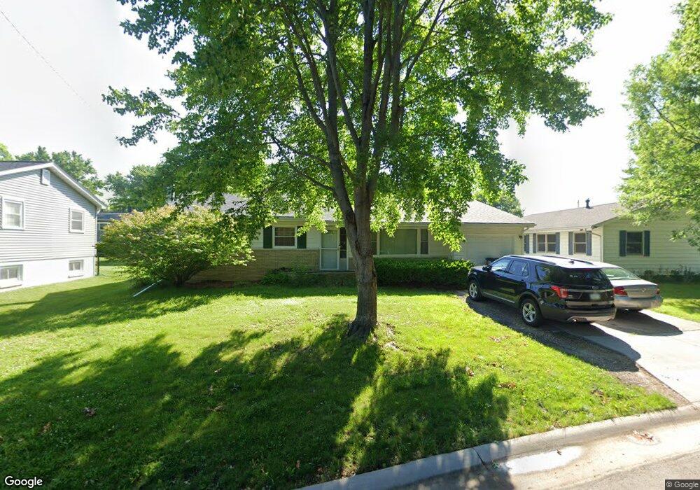 1821 Elmwood Ln, Bettendorf, IA 52722 - photo 1