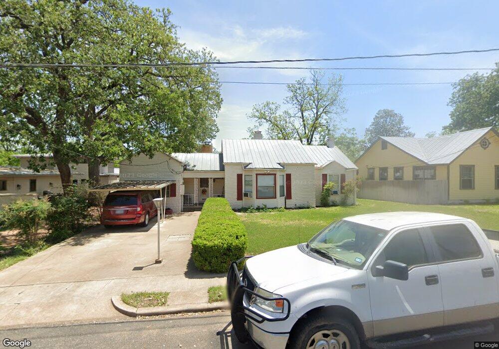 507 N Adams St, Fredericksburg, TX 78624 - photo 1