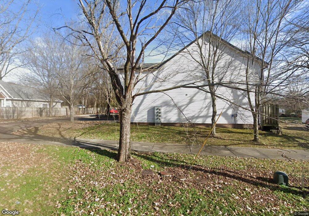 910 S Wood Ave, Fayetteville, AR 72701 - photo 1