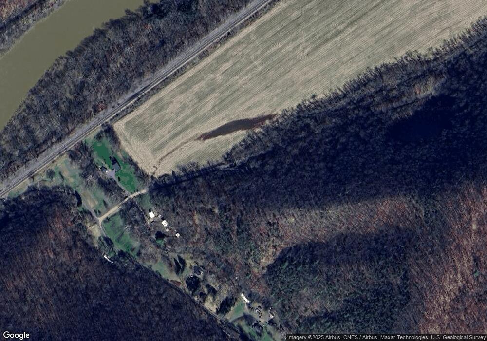 154 Slonaker Ln, Berkeley Springs, WV 25411 - photo 1