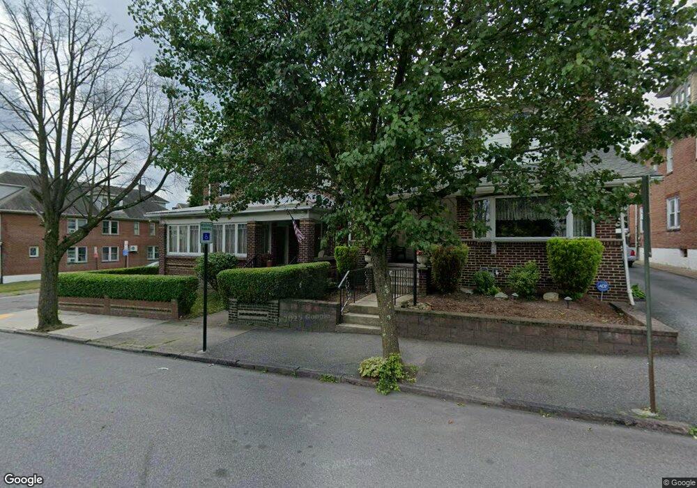 208 N Wyoming St, Hazleton, PA 18201 - photo 1