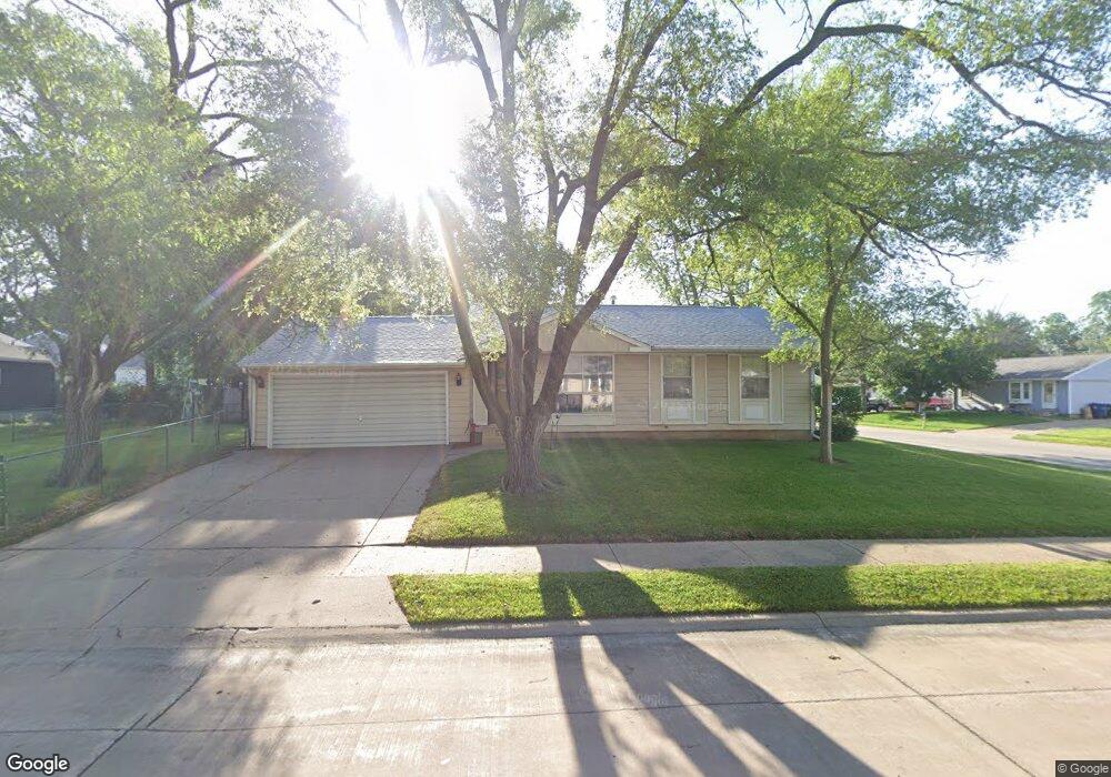 5323 N Howell St, Davenport, IA 52806 - photo 1