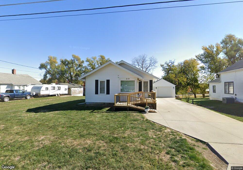 210 E 11th St S, Newton, IA 50208 - photo 1