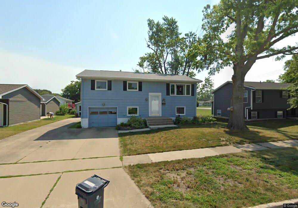 609 24th St NW, Cedar Rapids, IA 52405 - photo 1