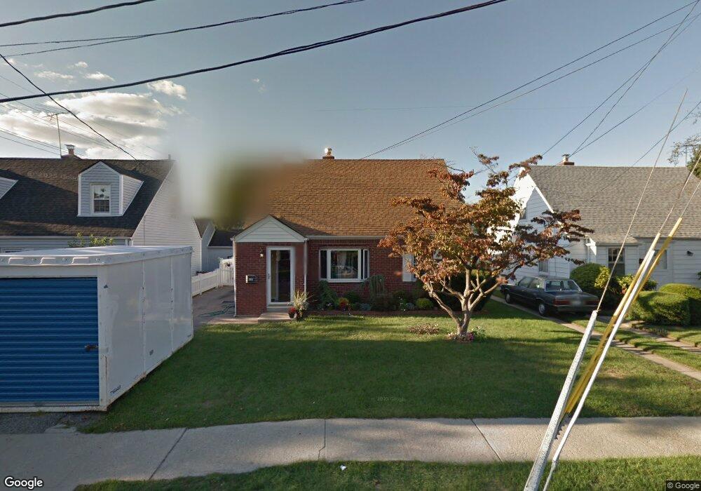 116 Wood Ln, Valley Stream, NY 11581 - photo 1