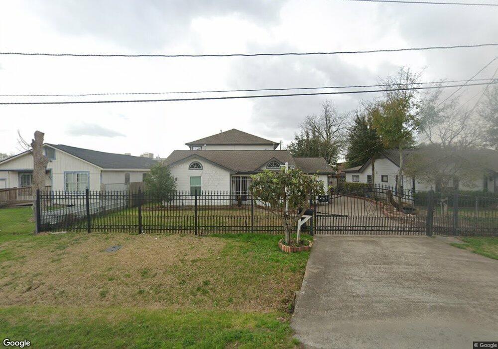 710 Duff Ln, Houston, TX 77022 - photo 1