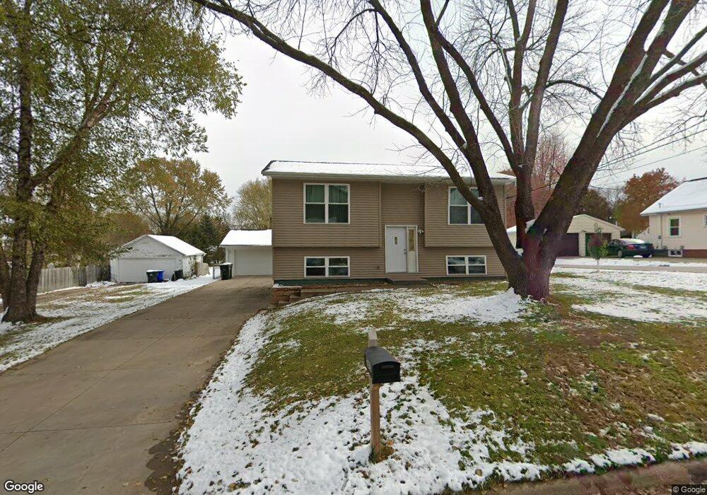 2615 Schaeffer Dr SW, Cedar Rapids, IA 52404 - photo 1